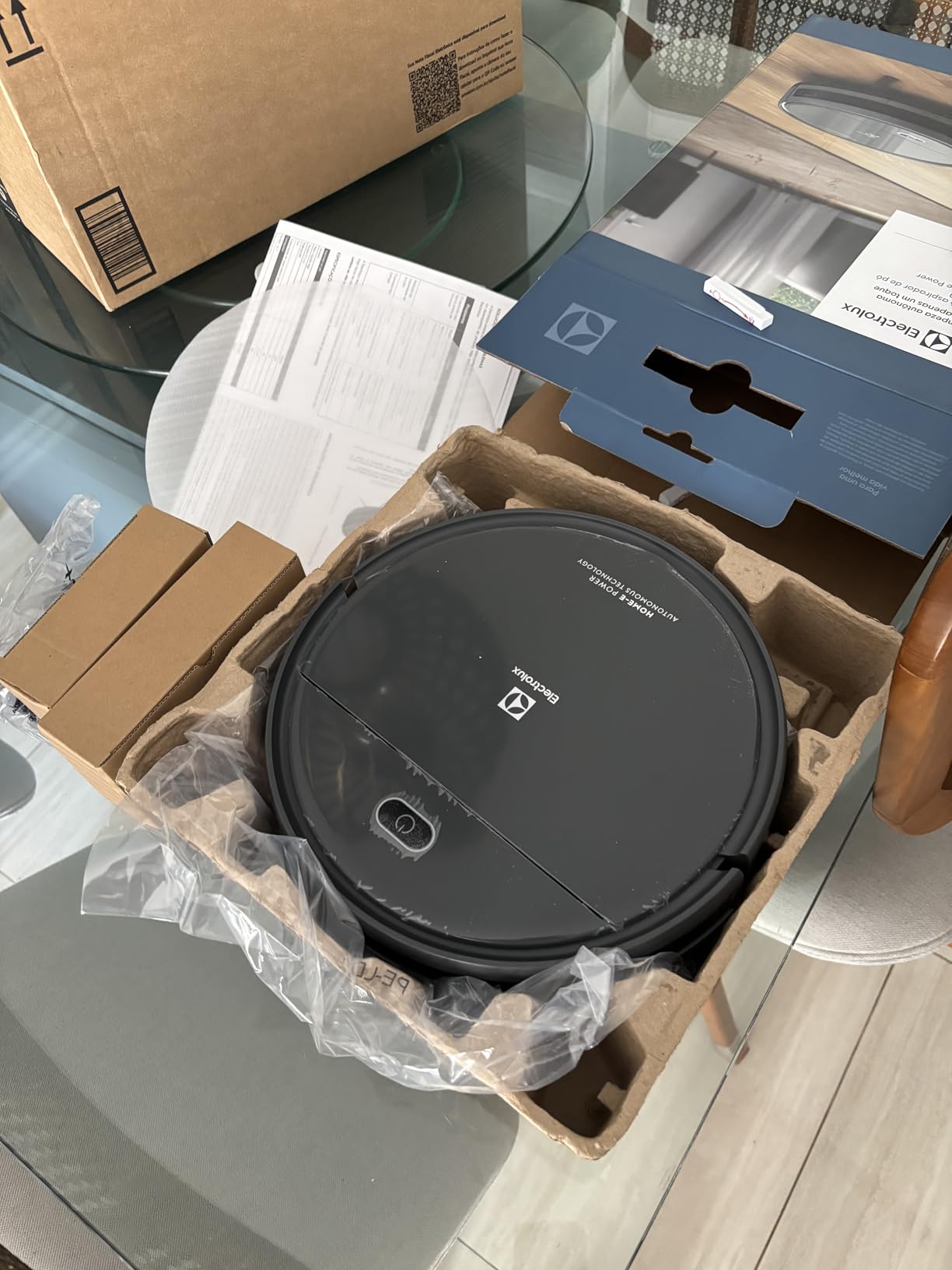 foto do robô próximo à escada